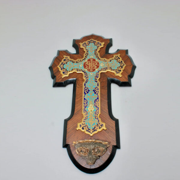 Crucifix avec bénitier en bronze doré et émail cloisonné dans le goût Barbedienne. En très bon état, petit manque d’émail branche droite de la croix. lafrenchcigogne antiquités brocante
