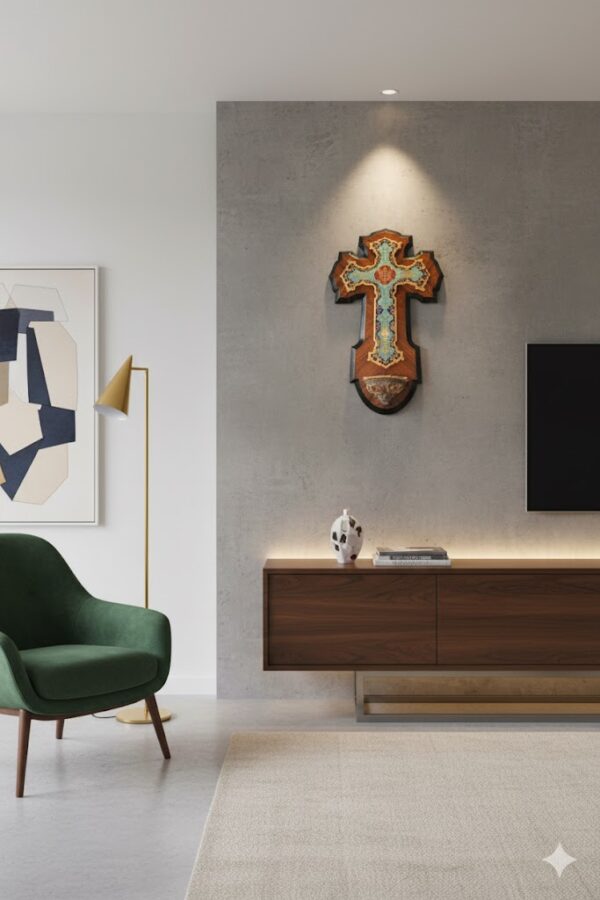 Crucifix avec bénitier en bronze doré et émail cloisonné dans le goût Barbedienne. En très bon état, petit manque d’émail branche droite de la croix. lafrenchcigogne antiquités brocante