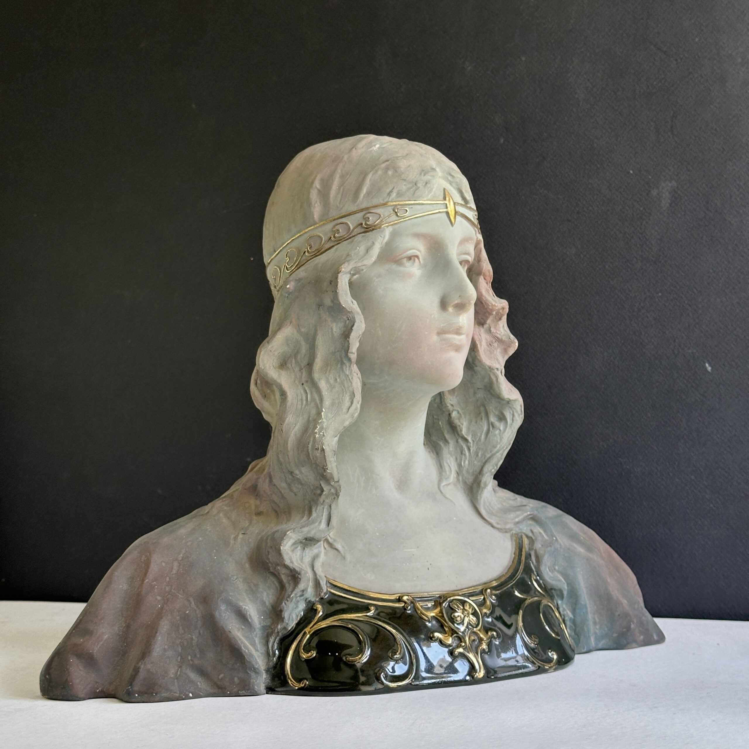 Buste de femme Art Nouveau – Élégante en Grès signée Henri Jacobs – Image 4