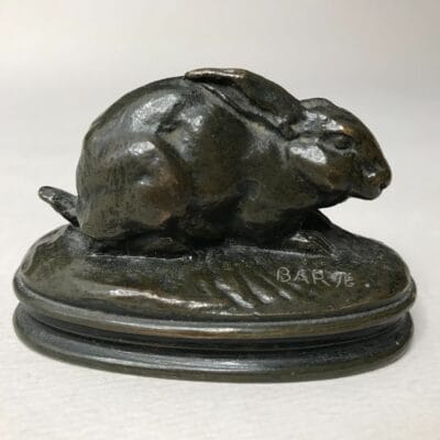 Lapin Barye Bronze Barbedienne, Lapin oreilles couchées sculpté par barye au 19e siecle et fondue par Barbedienne.
