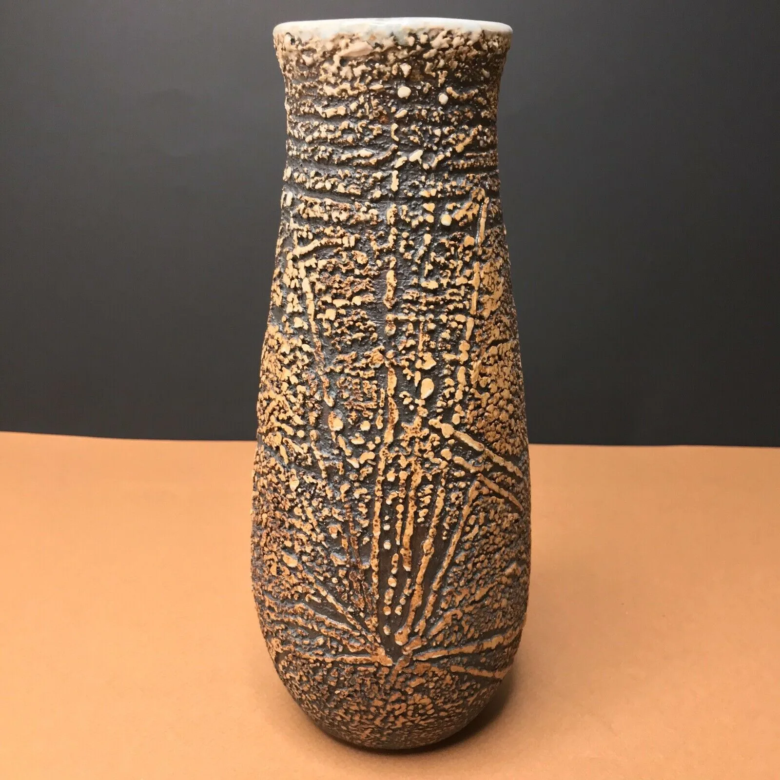 VASE CONTEMPORAIN, moderniste, brutaliste, signé, en grès émaillé, fait main