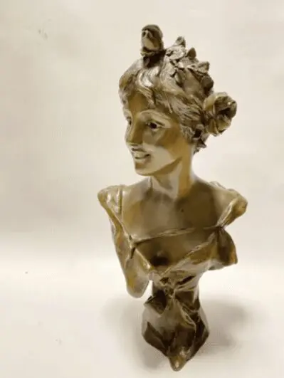 Superbe buste en bronze de Van der Straeten – Jeune femme à la coiffure fleurie – cachet Société des bronzes de Paris. Période Art Nouveau.