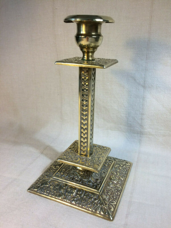 BOUGEOIR dit à la financière XIXe Louis Phillipe laiton repoussé