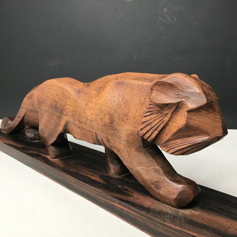 Sculpture cubiste art déco de tigre en bois signée Volynkine. Taille directe malingerer en palissandre signée. lafrenchcigogne antiquité Bretagne