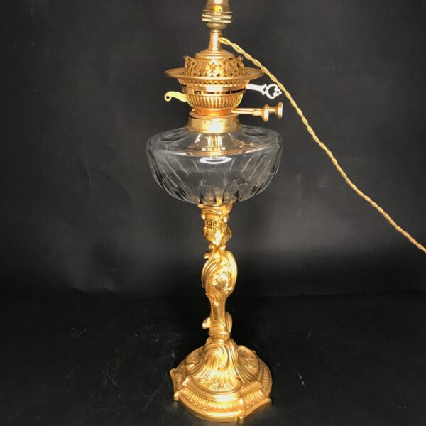 Lampe à pétrole 19e style rocaille Louis XV bronze doré antique vintage