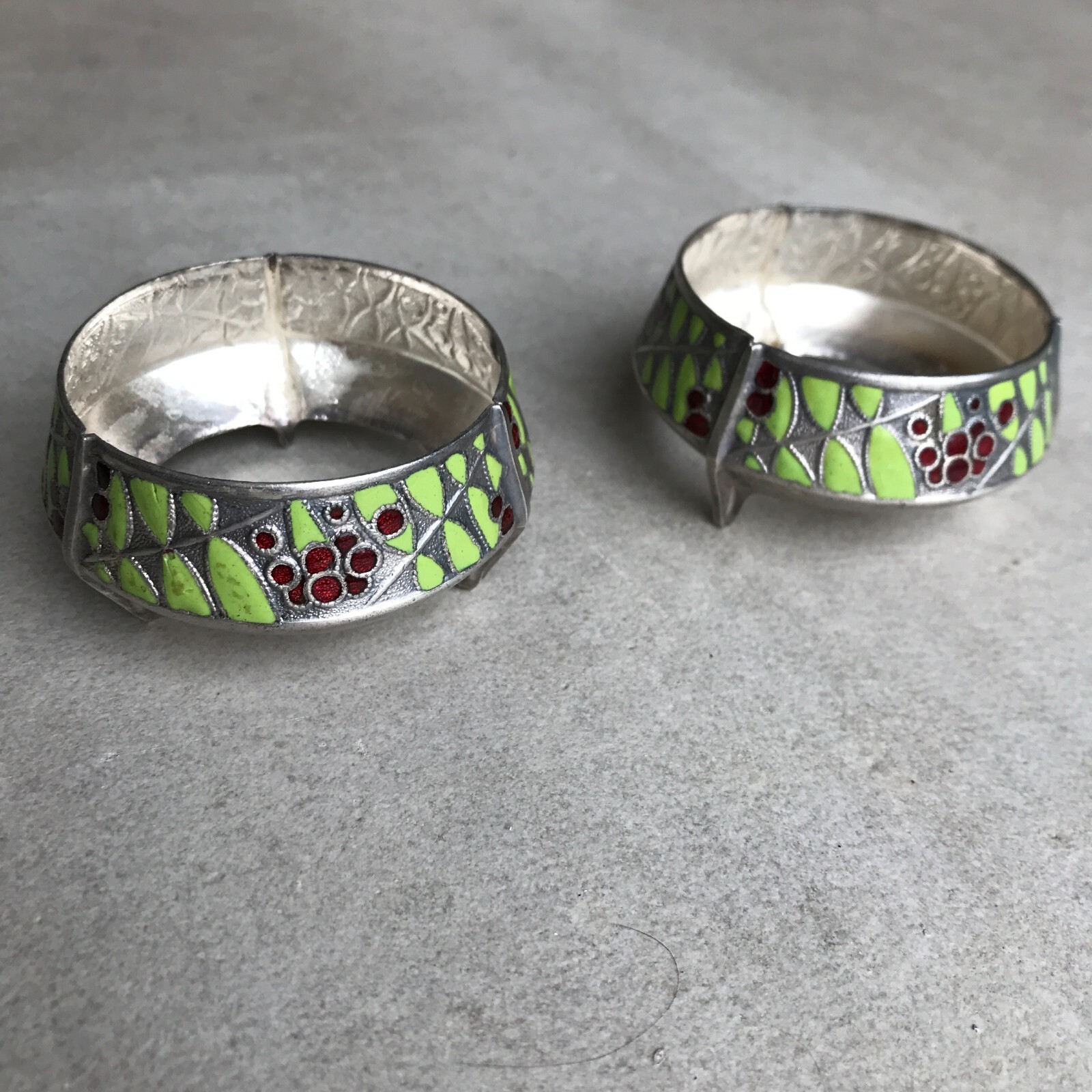 SALIERES ART DECO Métal argenté, signé, émaillé cloisonné – Image 9