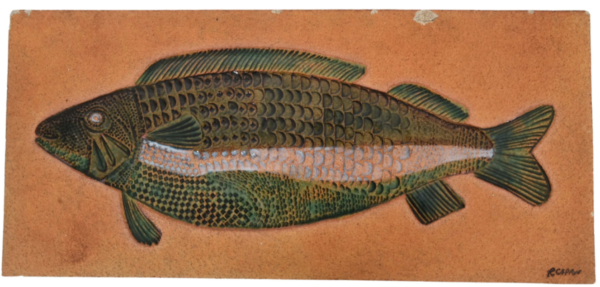 Plaque en céramique de roger capron représentant un poisson