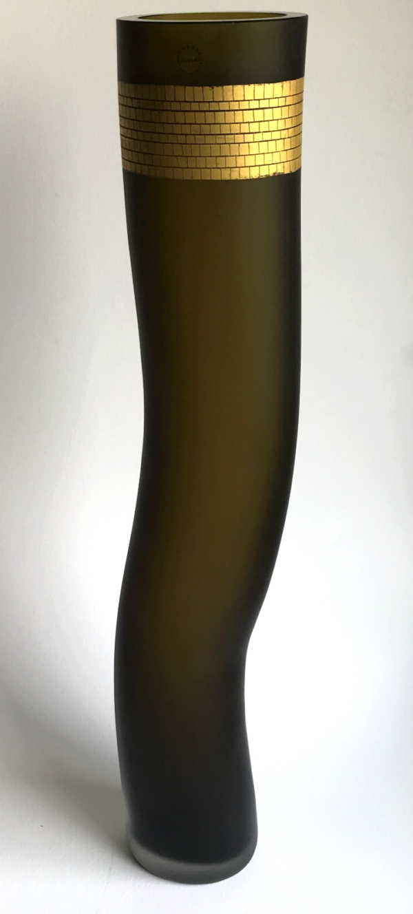 vase pizzicati en verre de murano à venise et déssiné par norbert Moretti vue de face